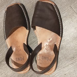 Pons, brown size 9